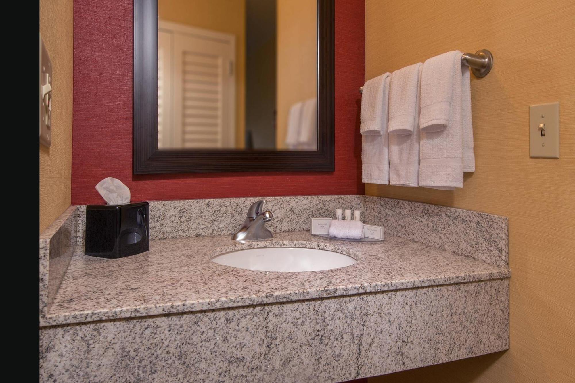 Hotel Courtyard - Busch Gardens 3*