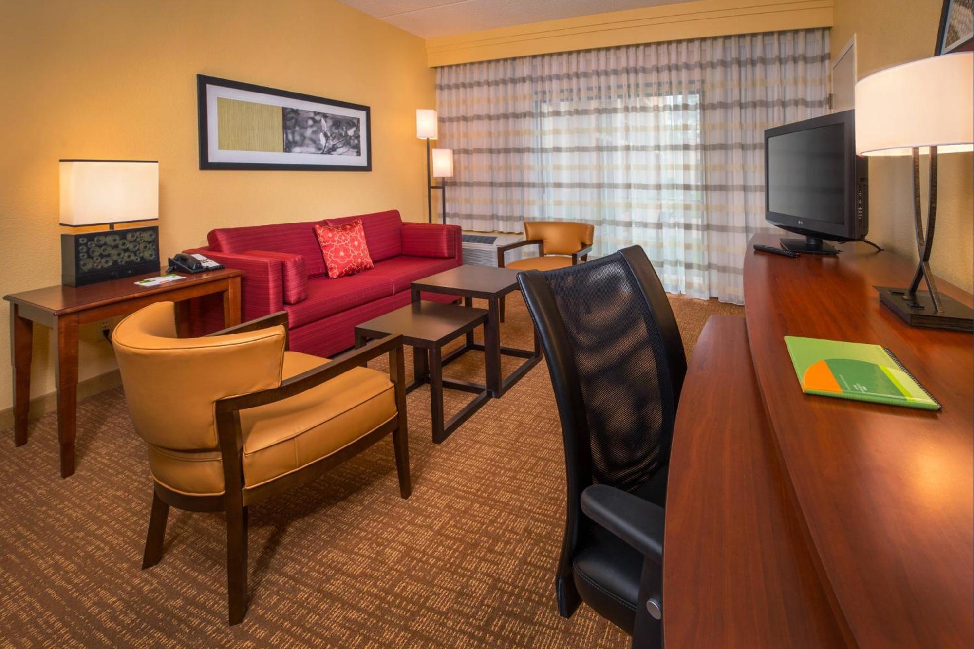 Courtyard - Busch Gardens Hotel 3*