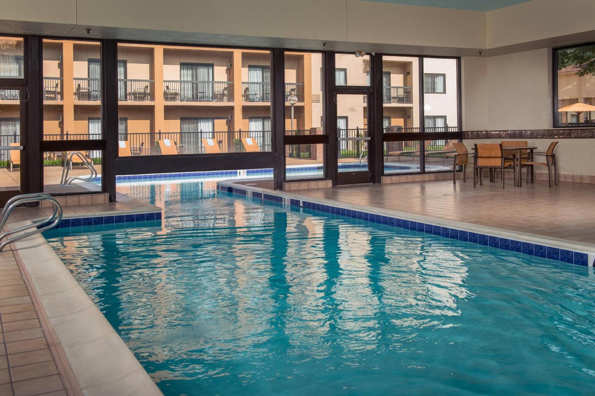 Courtyard - Busch Gardens 3*